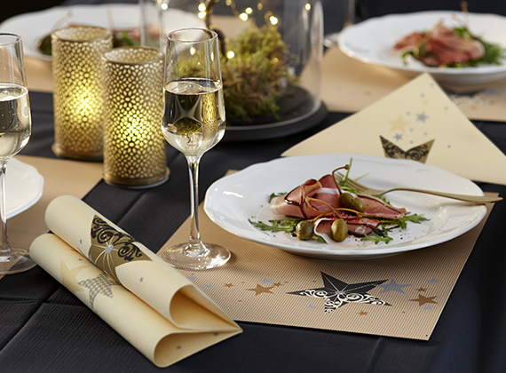 Christmas Tableware and Crackers